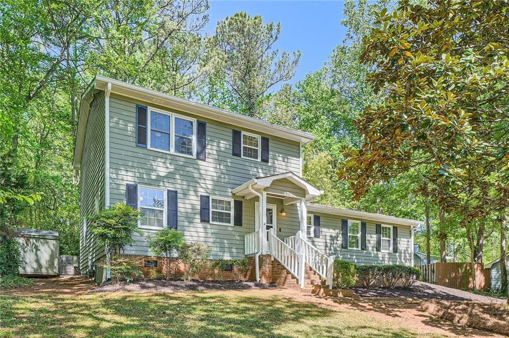 3 bedroom, 3 bathroom single family residence sold at 1718 Country Park Way, Lawrenceville, GA 30043
