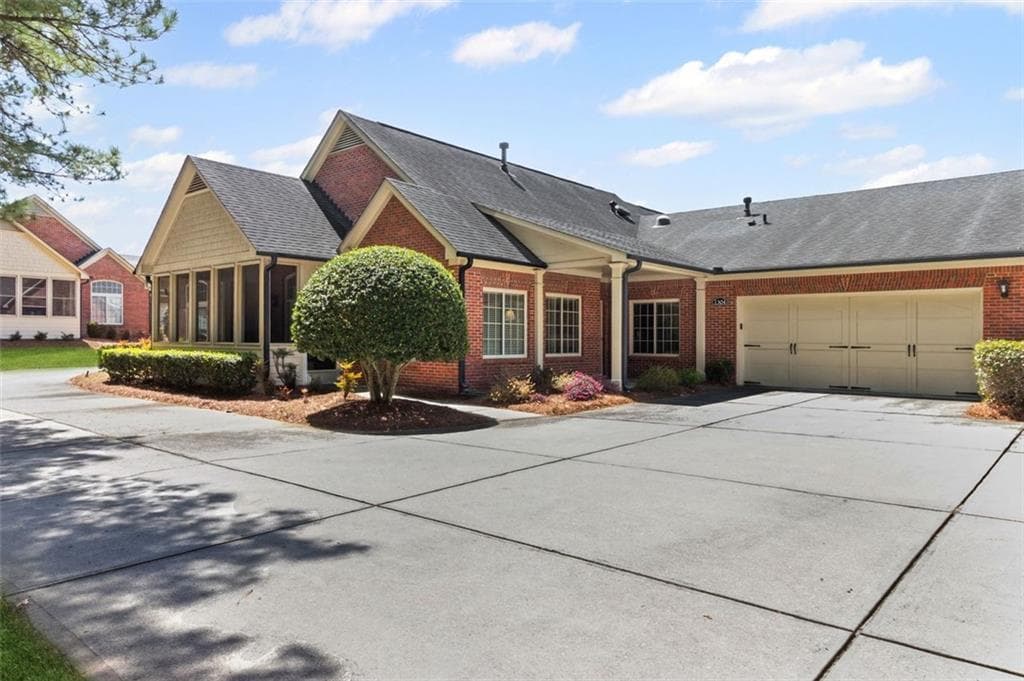3 bedroom, 2 bathroom condominium sold at 1304 BROOKHAVENRUN Circle, Duluth, GA 30097