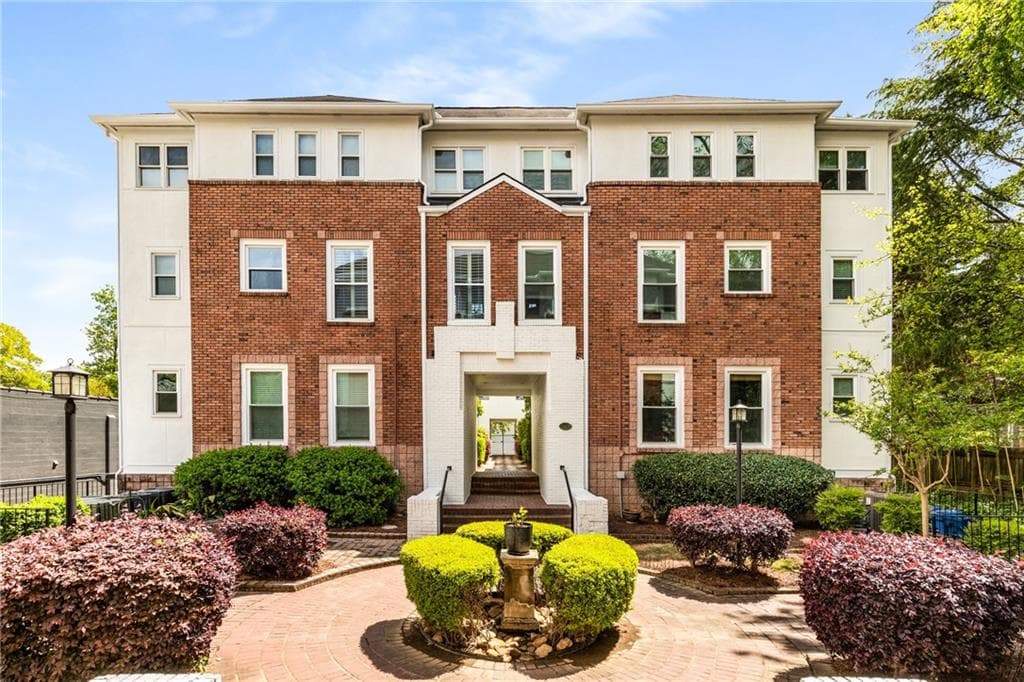 2 bedroom, 3 bathroom condominium sold at 1170 N Highland Avenue A8, Atlanta, GA 30306