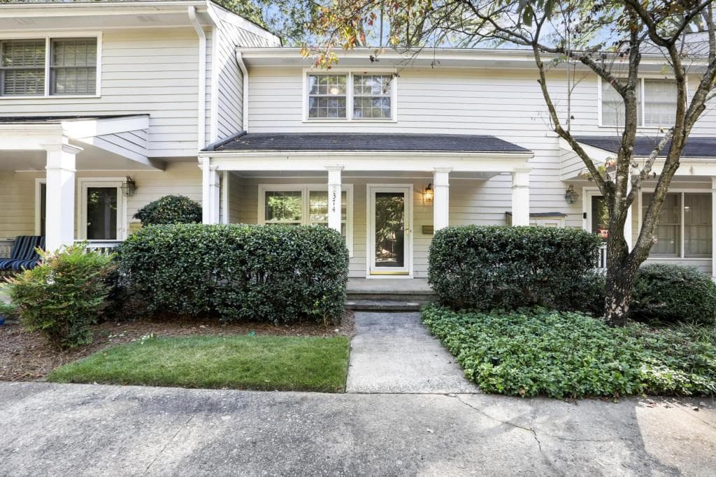 2374 Farmstead Circle, Smyrna, GA 30080 — most recent listing photo
