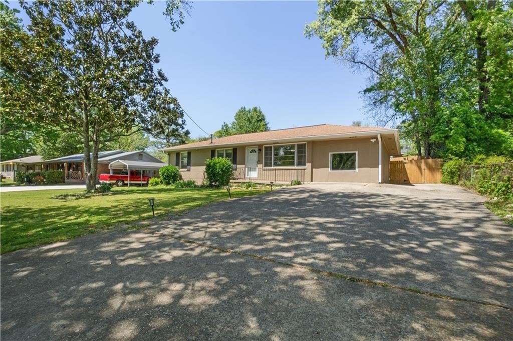 3 bedroom, 1 bathroom, 1,107 sq ft single family residence for rent at 2600 Farn Drive, Ellenwood, GA 30294 for $2,000 a month — photo 2
