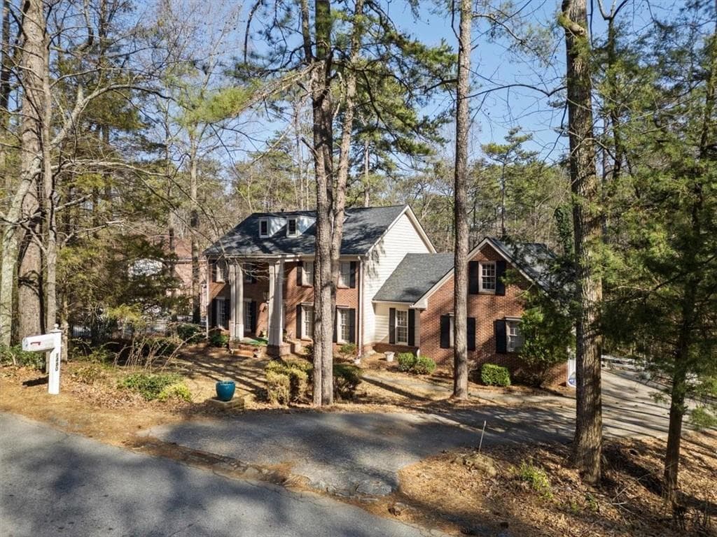 4 bedroom, 4 bathroom, 6,377 sq ft single family residence sold at 1480 Niskey Lake Road, Atlanta, GA 30331