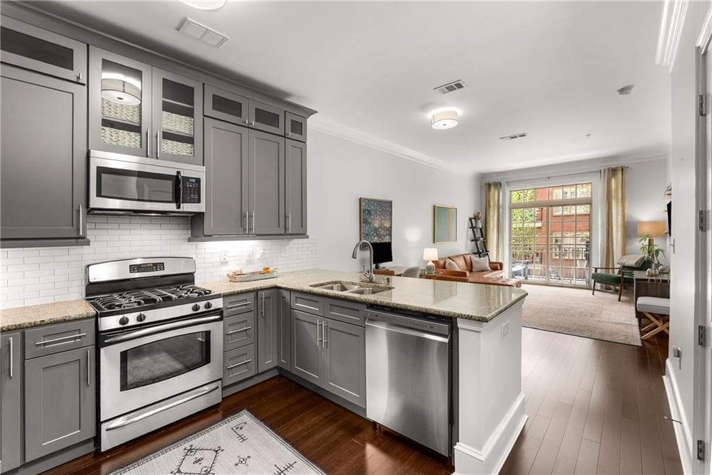 1 bedroom, 1 bathroom condominium sold at 1055 Piedmont Avenue 215, Atlanta, GA 30309