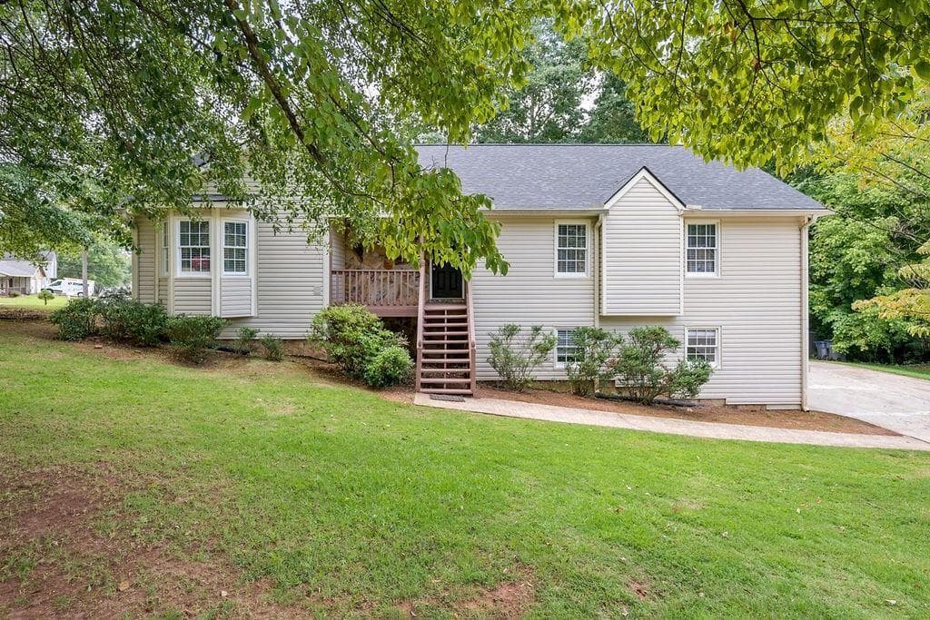 3 bedroom, 2 bathroom single family residence sold at 1152 Bailing Drive, Lawrenceville, GA 30043