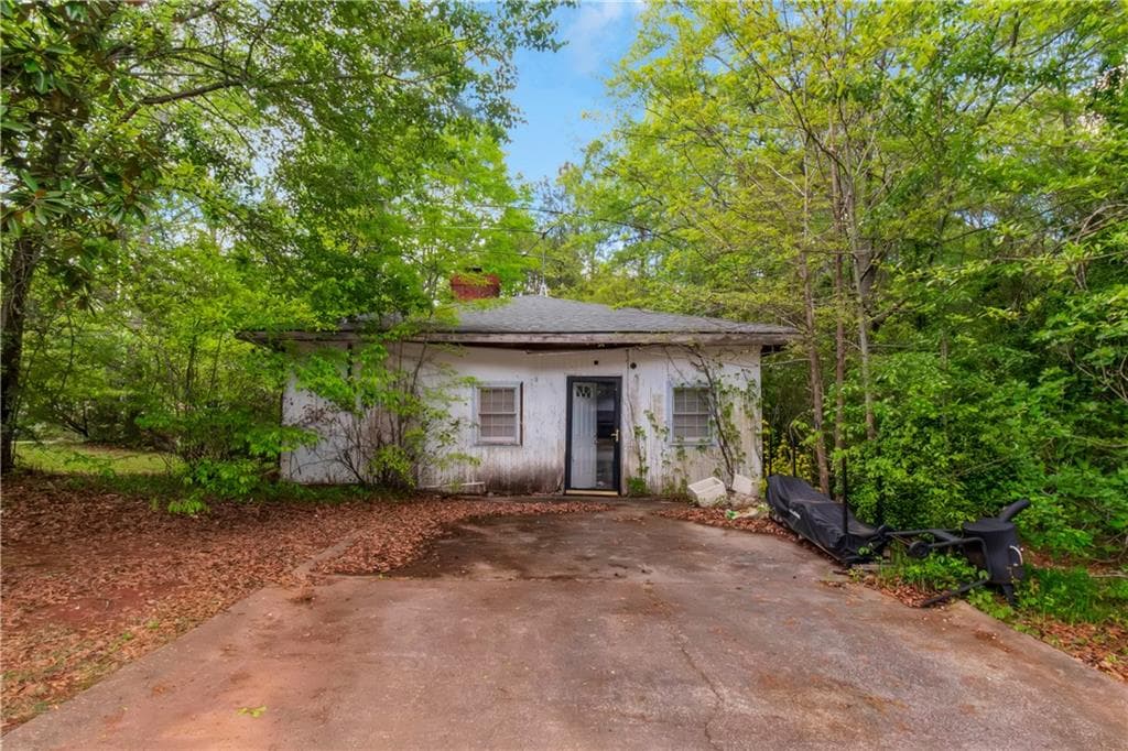 3 bedroom, 2 bathroom single family residence sold at 3090 Sunset Road, Conyers, GA 30094
