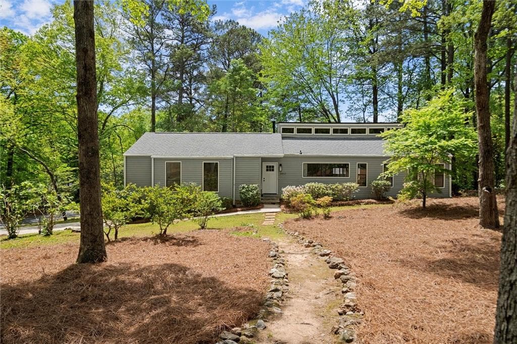 3 bedroom, 2 bathroom single family residence sold at 3510 Holliglen Drive, Marietta, GA 30062