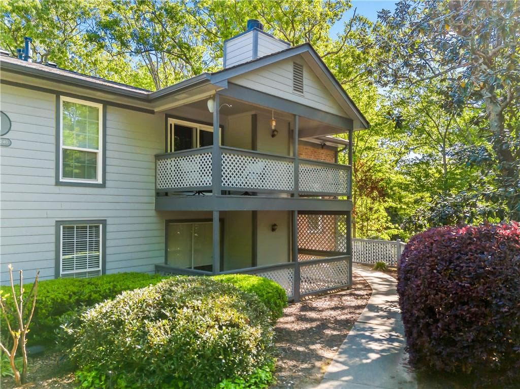 2 bedroom, 2 bathroom condominium sold at 1234 Weatherstone Drive, Atlanta, GA 30324