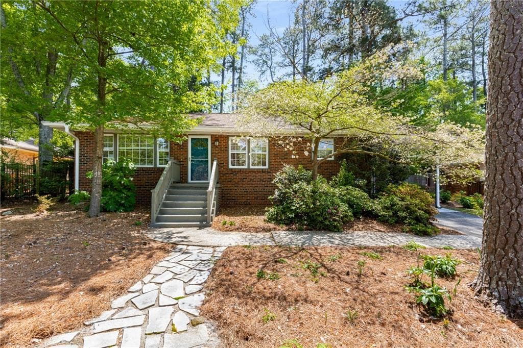 3 bedroom, 1 bathroom single family residence sold at 404 Bridlewood Circle, Decatur, GA 30030