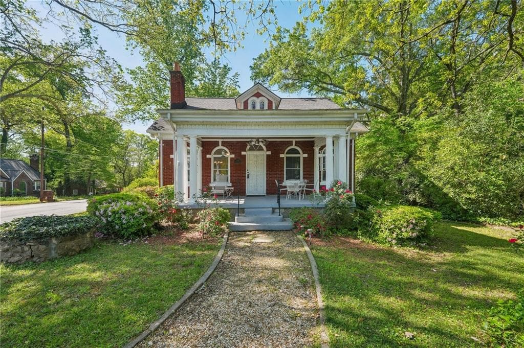 3 bedroom, 1 bathroom single family residence sold at 2126 Boulevard Granada, Atlanta, GA 30311