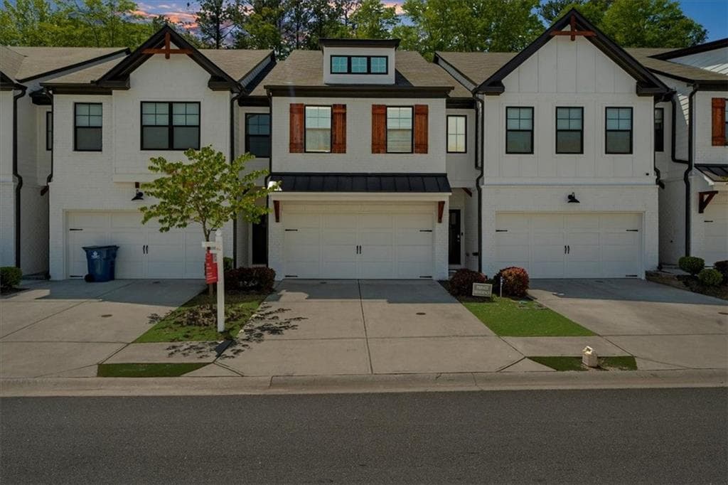 3 bedroom, 3 bathroom townhouse sold at 125 Auburn Gate Lane, Auburn, GA 30011
