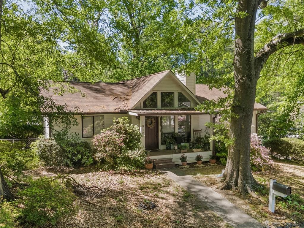 4 bedroom, 3 bathroom, 2,626 sq ft single family residence sold at 1910 Volberg Street, Atlanta, GA 30318