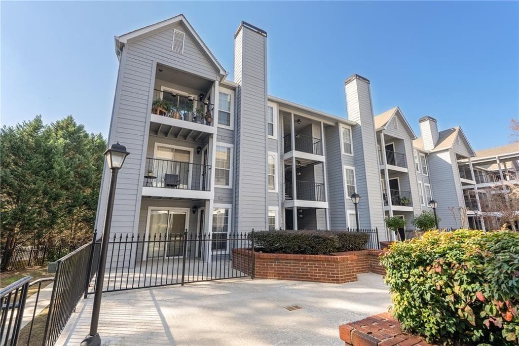 1 bedroom, 1 bathroom condominium sold at 201 Granville Court, Atlanta, GA 30328