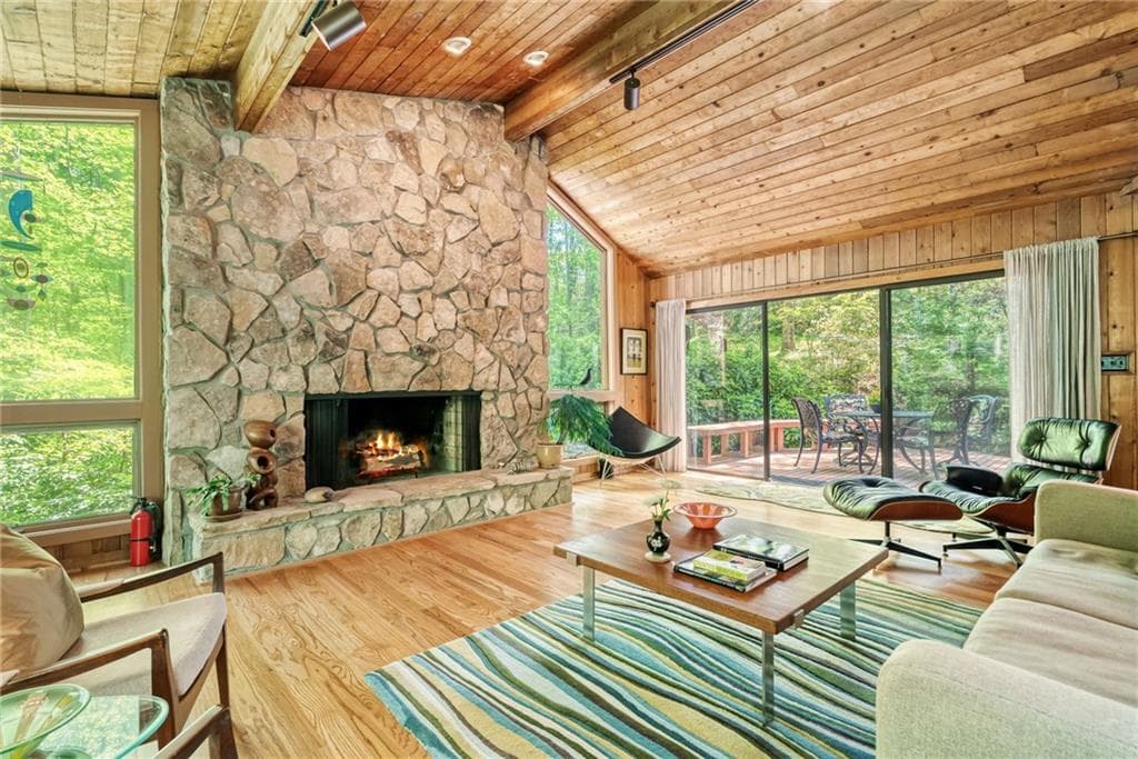 3 bedroom, 3 bathroom single family residence sold at 2208 Guinevere Way, Atlanta, GA 30345