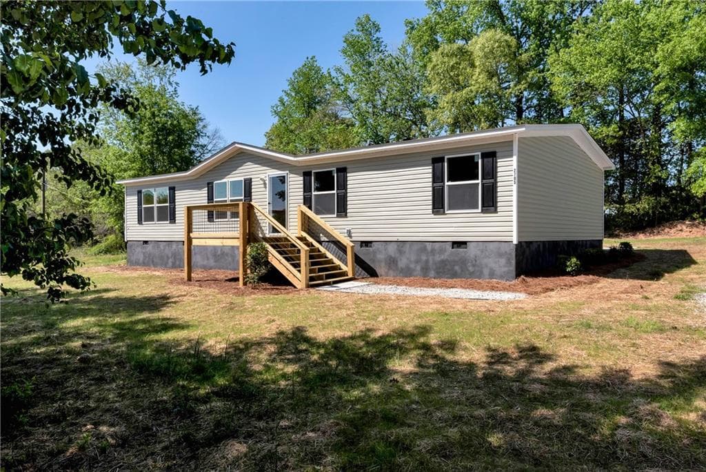 4 bedroom, 2 bathroom single family residence sold at 2705 Yonah Homer Road, Lula, GA 30554
