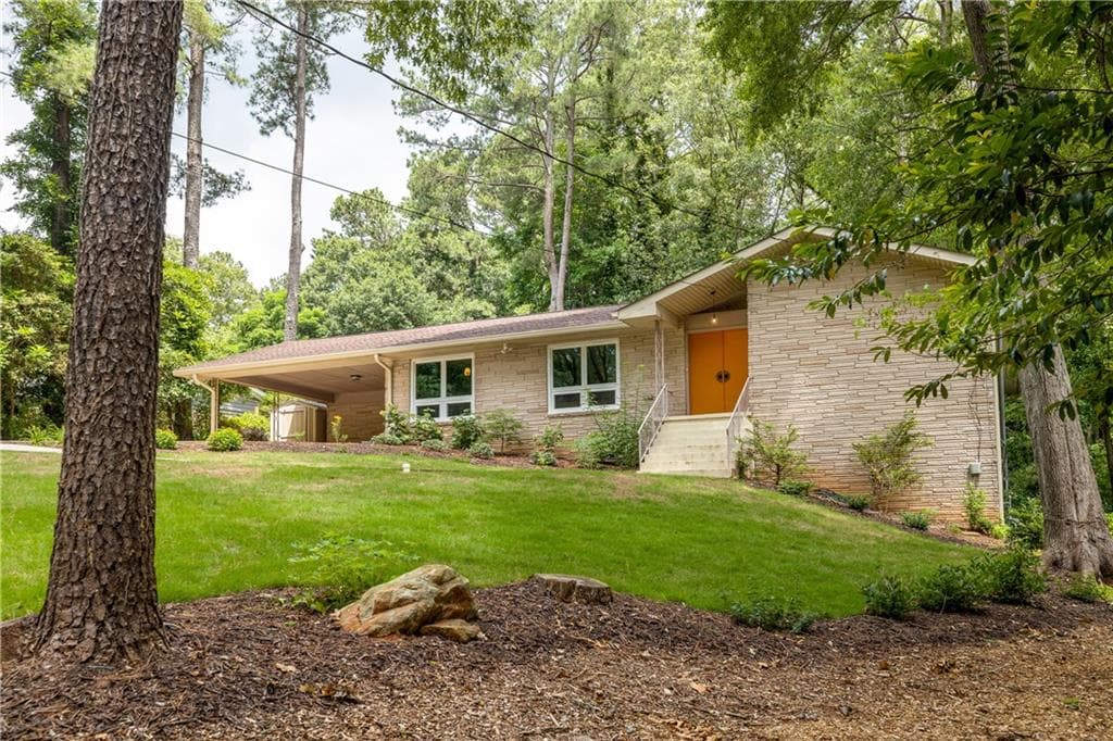 3 bedroom, 2 bathroom single family residence sold at 4228 Durham Circle, Stone Mountain, GA 30083