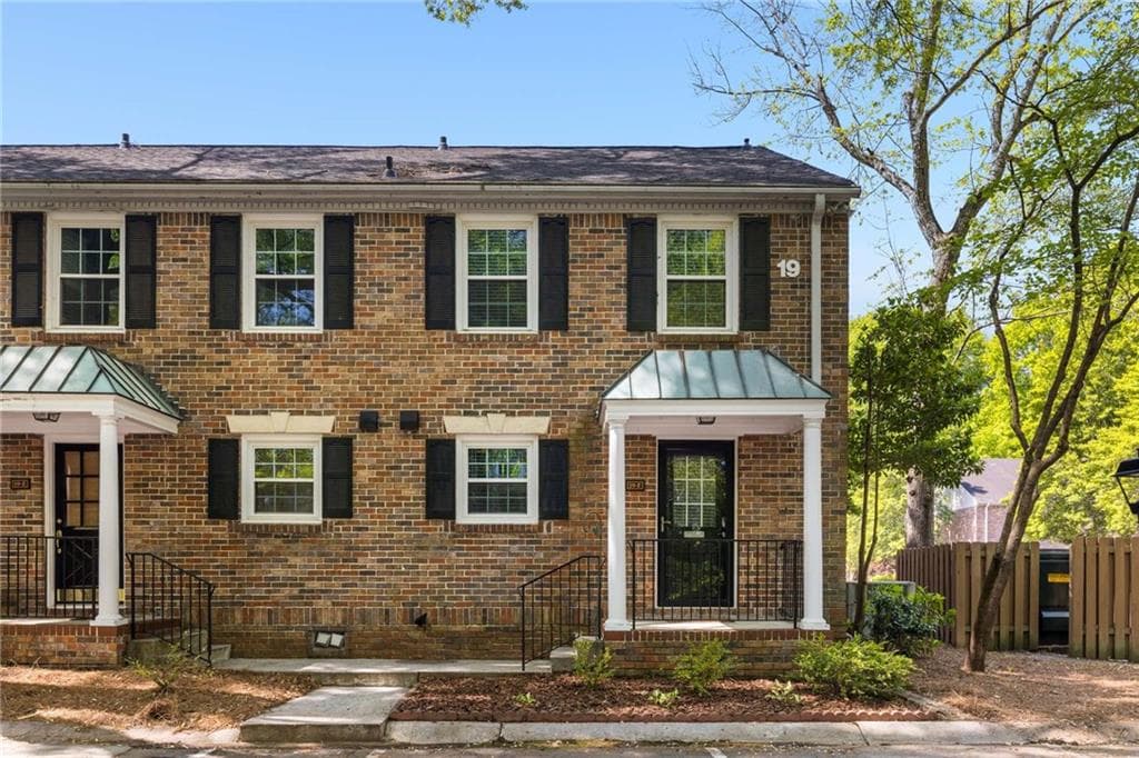 2 bedroom, 2 bathroom townhouse sold at 6700 Roswell Road 19F, Atlanta, GA 30328