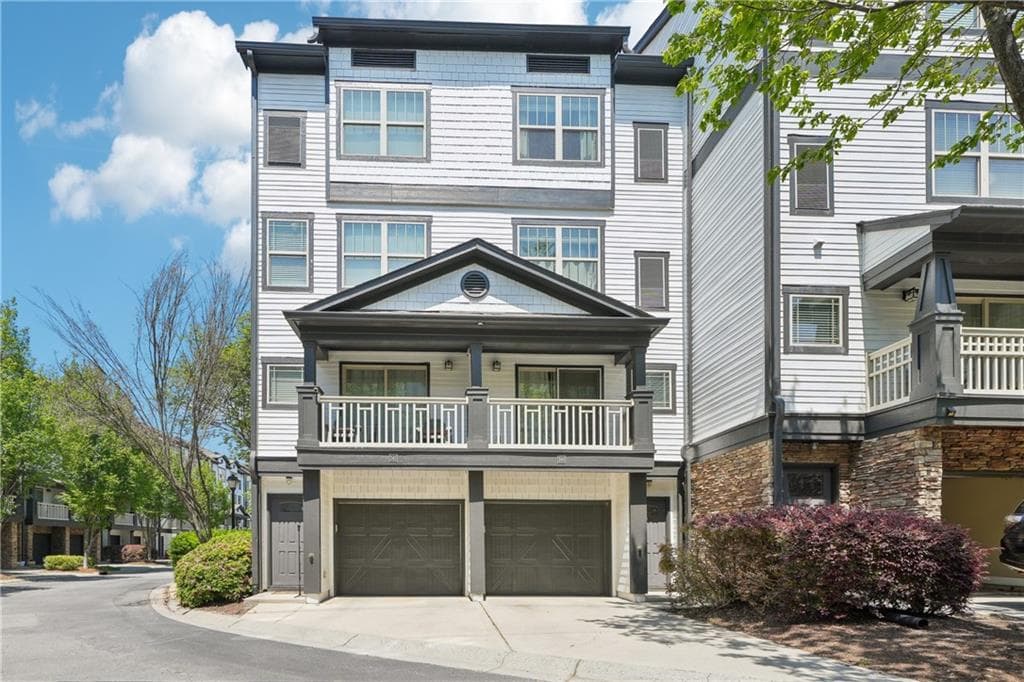 2 bedroom, 3 bathroom townhouse sold at 221 Semel Circle 245, Atlanta, GA 30309