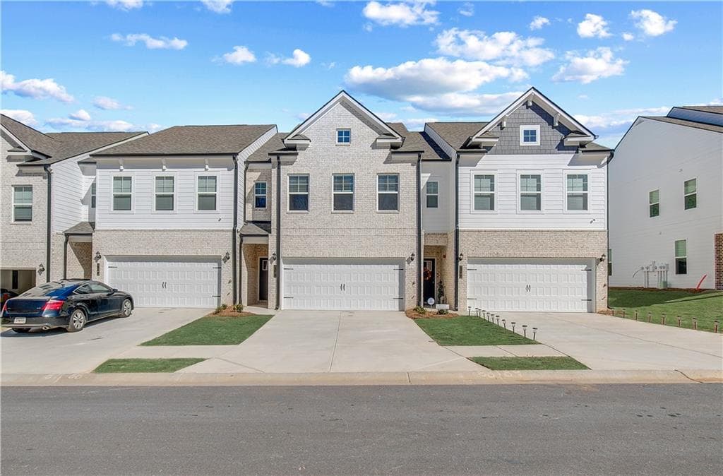 3 bedroom, 3 bathroom townhouse sold at 8214 Tiger Way, Riverdale, GA 30296