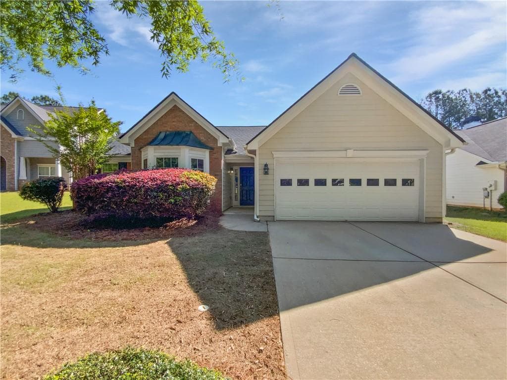 3 bedroom, 2 bathroom single family residence sold at 424 Eglington Trail, Locust Grove, GA 30248