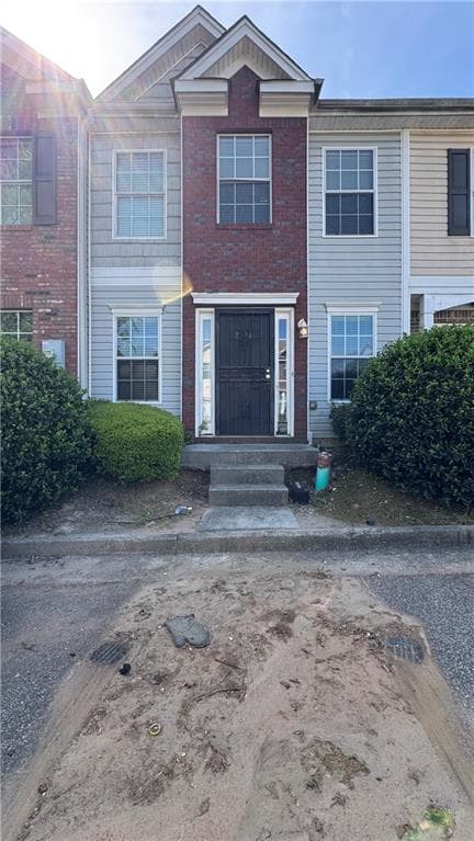 2 bedroom, 3 bathroom townhouse sold at 2896 Vining Ridge Terrace, Decatur, GA 30034