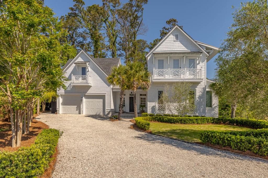3 bedroom, 3 bathroom single family residence sold at 25 Country Club Court, St. Simons, GA 31522