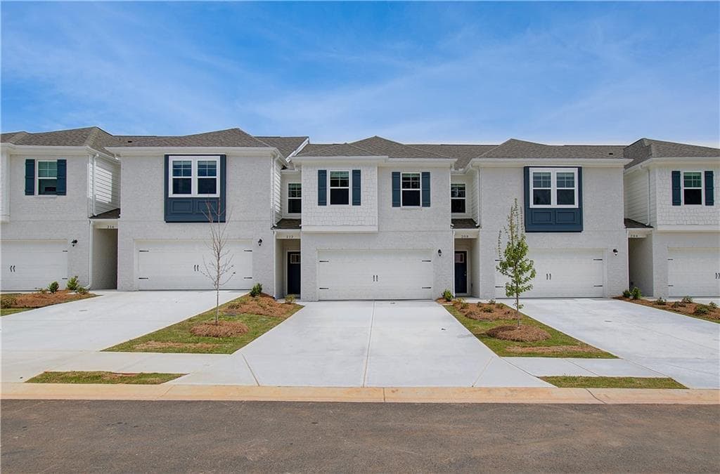 3 bedroom, 3 bathroom townhouse sold at 212 Sanctuary Drive, Mcdonough, GA 30253