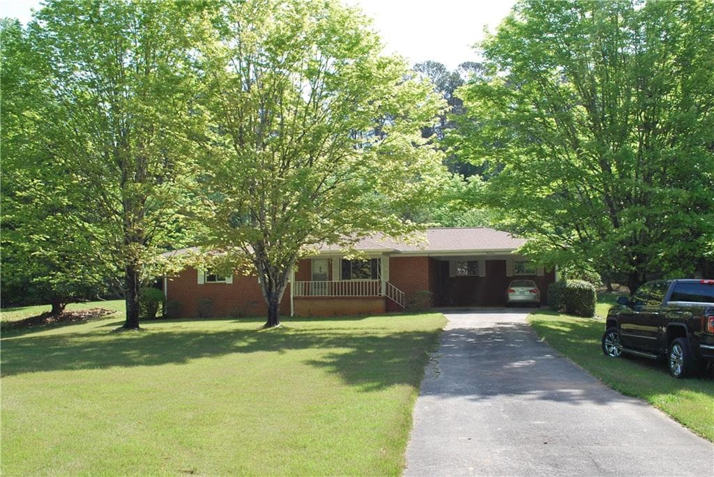 3 bedroom, 2 bathroom single family residence sold at 3001 Lynncliff Drive, Gainesville, GA 30506