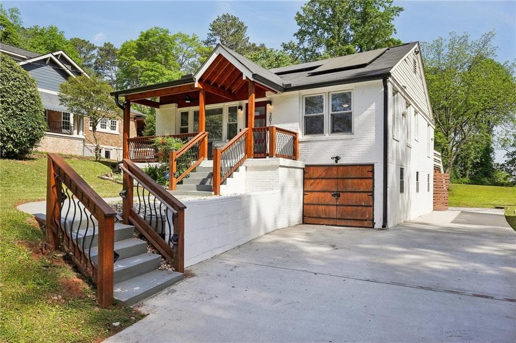 3 bedroom, 2 bathroom, 1,394 sq ft single family residence sold at 2015 Cascade Road, Atlanta, GA 30311