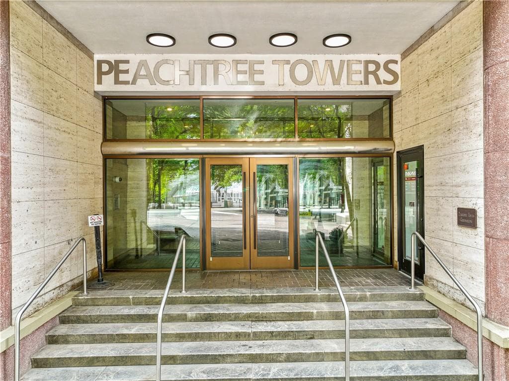1 bedroom, 1 bathroom, 599 sq ft townhouse sold at 300 Peachtree Street 21H, Atlanta, GA 30308