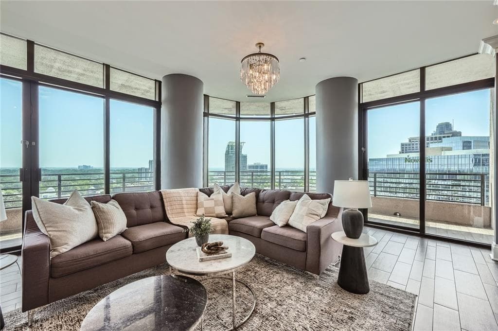 3 bedroom, 3 bathroom, 2,262 sq ft condominium sold at 750 Park Avenue 18S, Atlanta, GA 30326