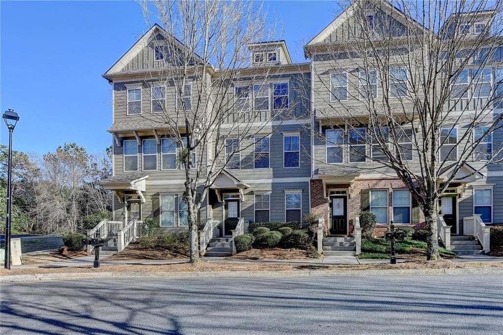 3 bedroom, 4 bathroom townhouse sold at 702 Village Field Court, Suwanee, GA 30024