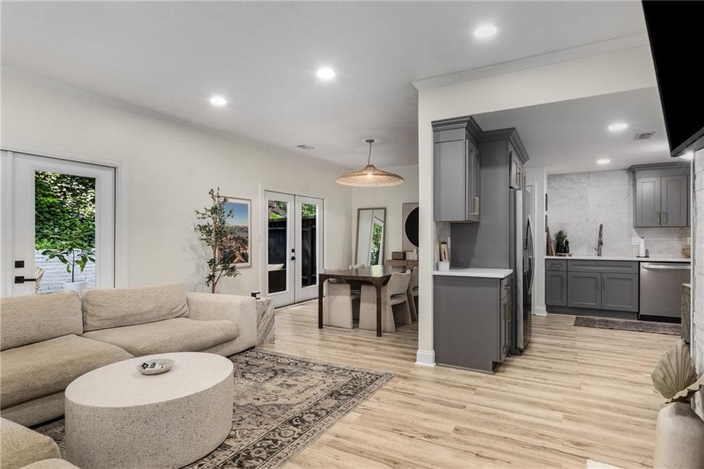 3 bedroom, 3 bathroom condominium sold at 5250 Chemin De Vie, Atlanta, GA 30342