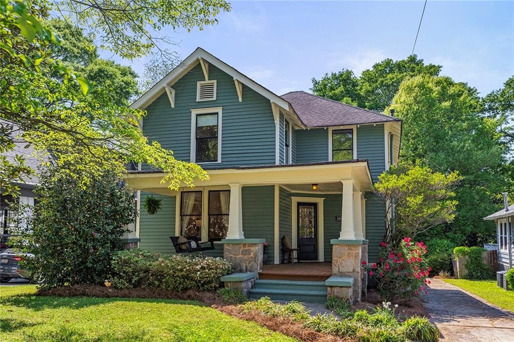 3 bedroom, 3 bathroom single family residence sold at 167 E Lake Terrace, Atlanta, GA 30317