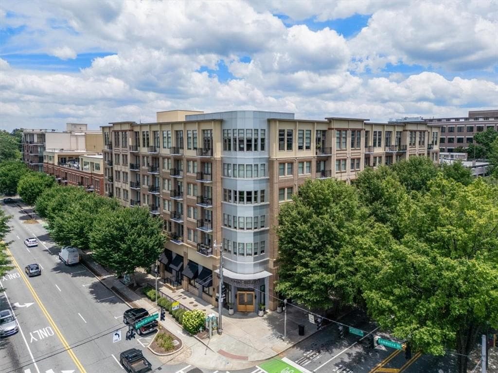 3 bedroom, 3 bathroom condominium sold at 201 W Ponce De Leon Avenue 402, Decatur, GA 30030