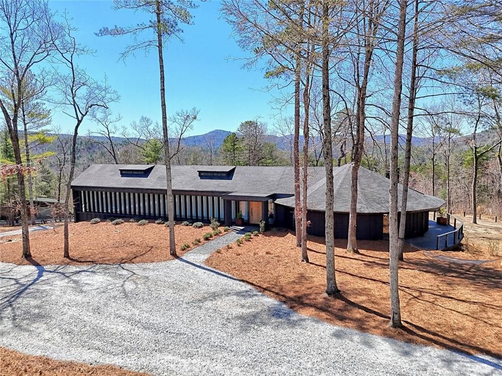 3 bedroom, 3 bathroom single family residence sold at 153 Oasis Ridge Road, Lakemont, GA 30552