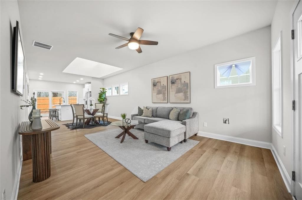 2 bedroom, 2 bathroom, 1,000 sq ft single family residence sold at 395 W LAKE Avenue, Atlanta, GA 30318