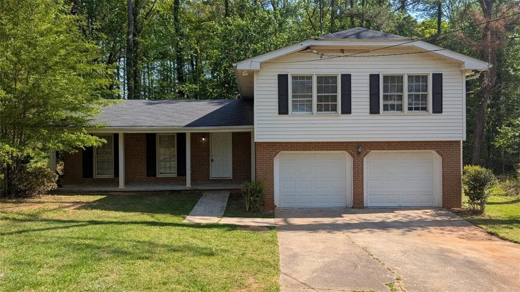 3 bedroom, 3 bathroom single family residence sold at 1349 Cedar Heights Drive, Stone Mountain, GA 30083