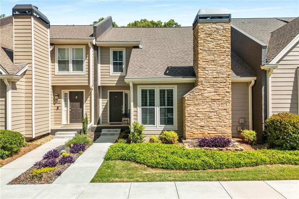 2 bedroom, 3 bathroom, 1,715 sq ft townhouse sold at 1420 Defoors Drive, Atlanta, GA 30318