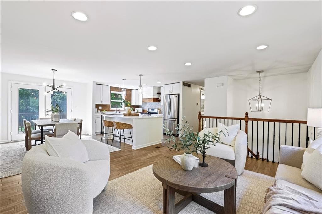 125 Roswell Farms Lane, Roswell, GA 30075 — most recent listing photo