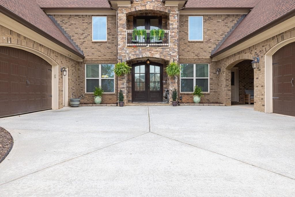 401 Sara Court, Loganville, GA 30052 — most recent listing photo