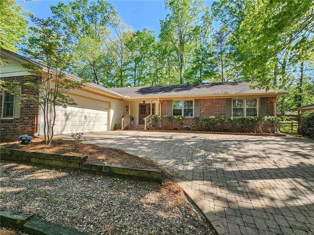 3 bedroom, 2 bathroom single family residence sold at 2735 Shetland Drive, Decatur, GA 30033