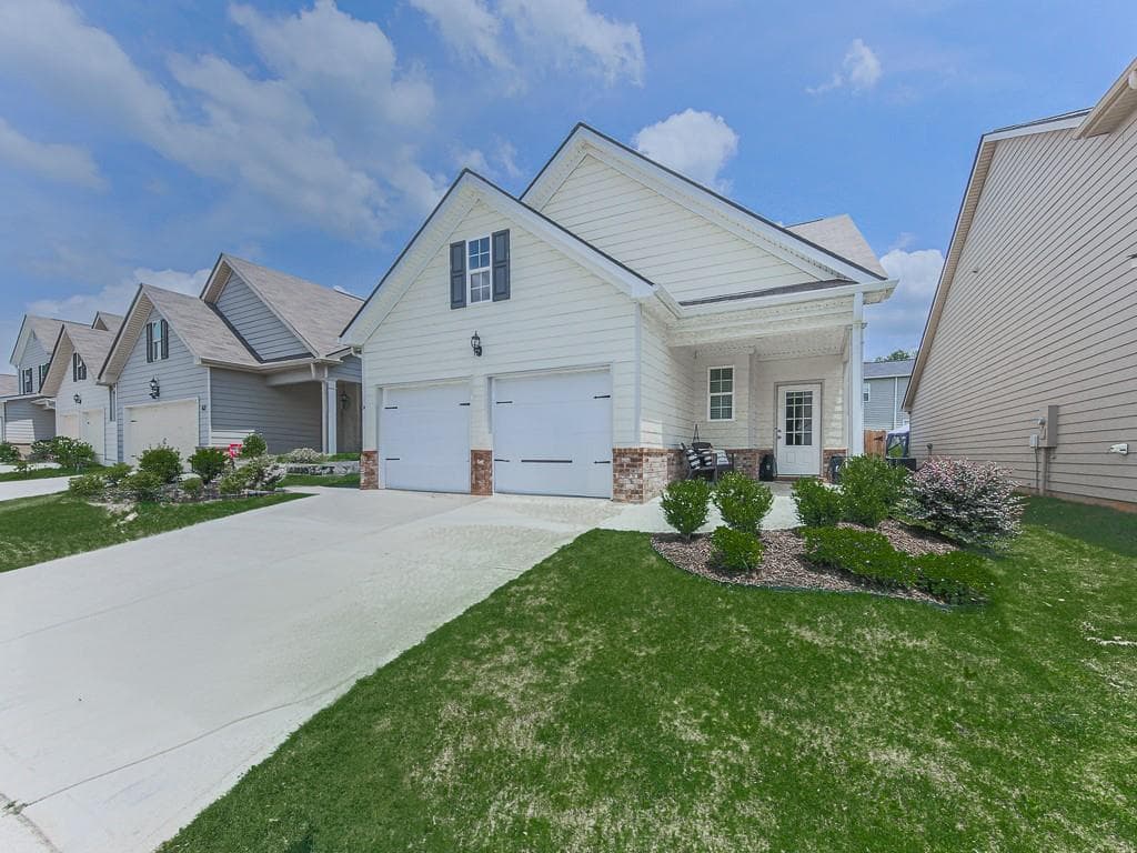 3 bedroom, 3 bathroom single family residence sold at 60 Castlemoor Loop, Adairsville, GA 30103