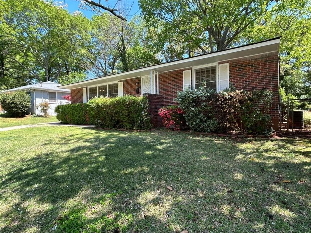 3 bedroom, 2 bathroom, 1,125 sq ft single family residence under contract at 779 Casplan Street, Atlanta, GA 30310 — photo 2