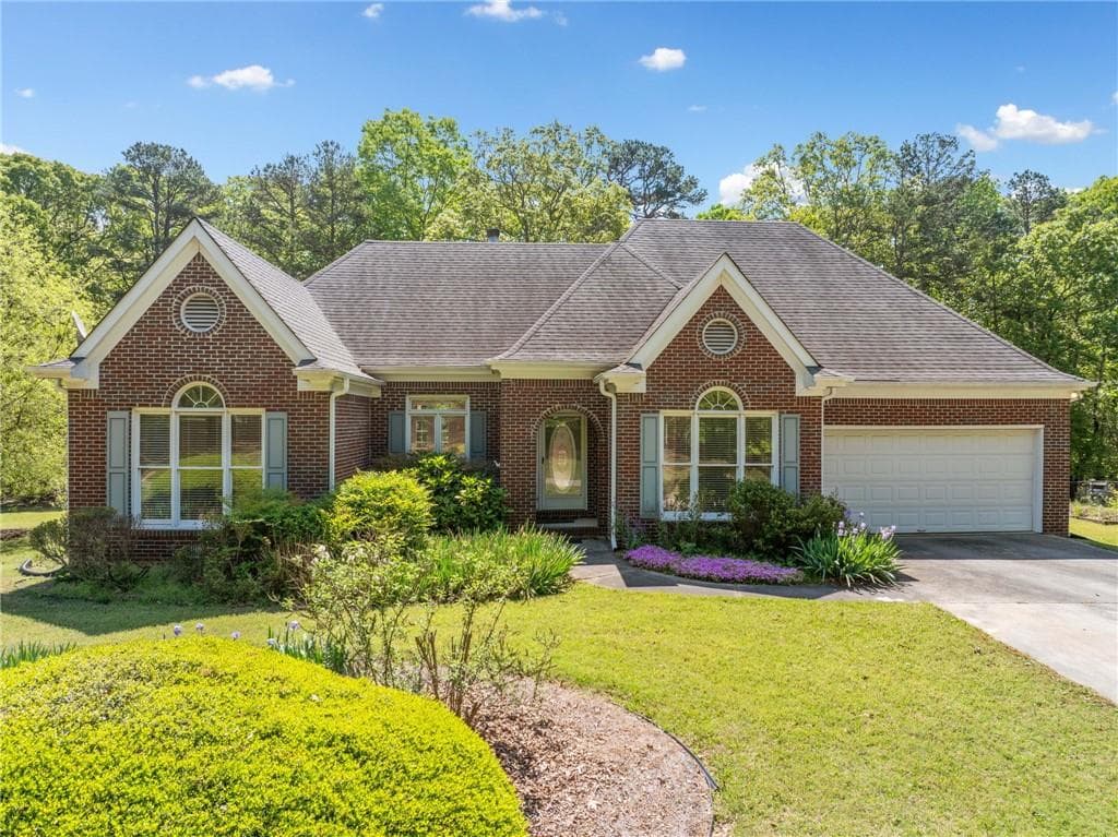 3 bedroom, 2 bathroom single family residence sold at 618 Huntington Trace, Winder, GA 30680