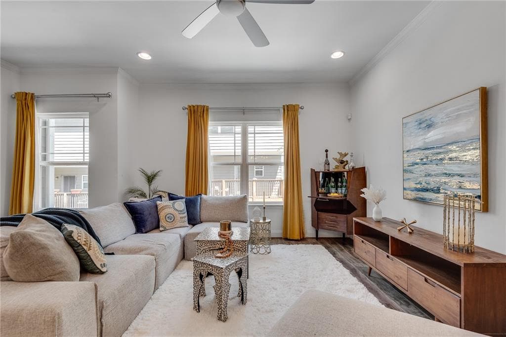 2 bedroom, 3 bathroom townhouse sold at 1365 Memorial Drive 8, Atlanta, GA 30317