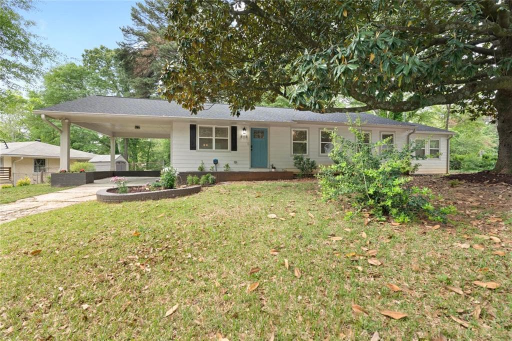 3 bedroom, 2 bathroom single family residence sold at 808 Casplan Street, Atlanta, GA 30310