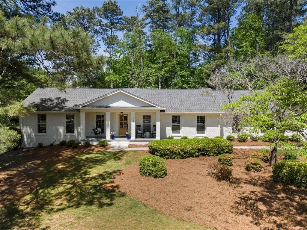 4 bedroom, 3 bathroom single family residence sold at 250 Hembree Road, Roswell, GA 30075