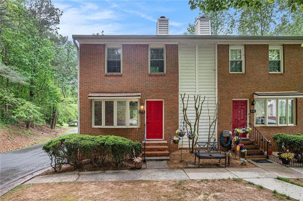 3 bedroom, 4 bathroom townhouse sold at 450 High Creek Trace, Roswell, GA 30076