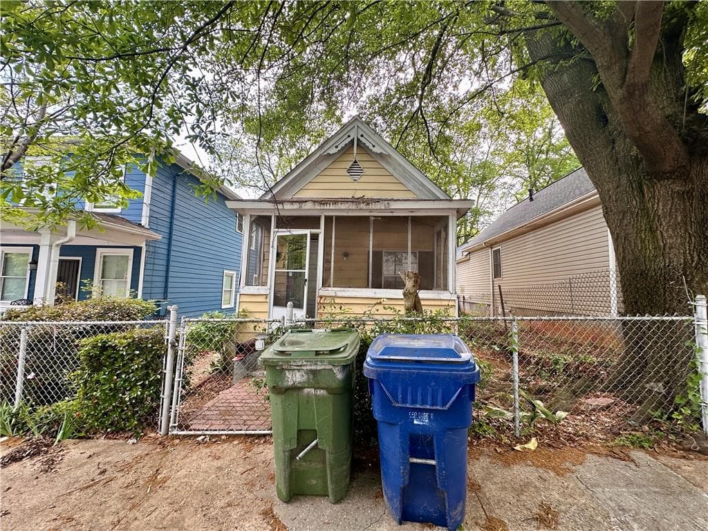 2 bedroom, 1 bathroom, 1,006 sq ft single family residence sold at 712 Garibaldi Street, Atlanta, GA 30310