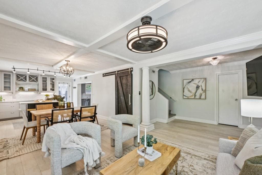 3 bedroom, 3 bathroom, 1,426 sq ft condominium sold at 285 Lakemoore Drive A, Atlanta, GA 30342